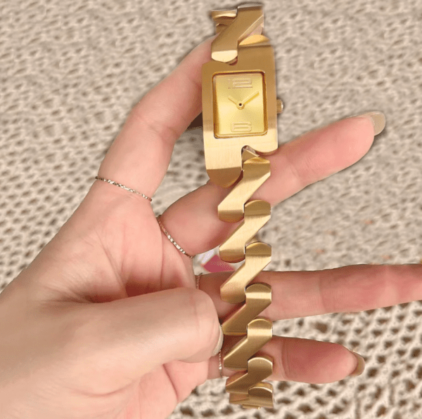 GUCCI Fashionable gold classic vintage watch - Image 2